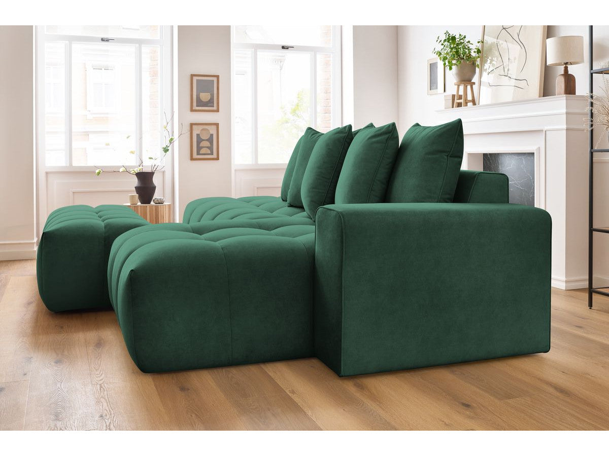 Kampinė sofa su pufu MONT-BLANC, veliūras, žalia moderniame interjere