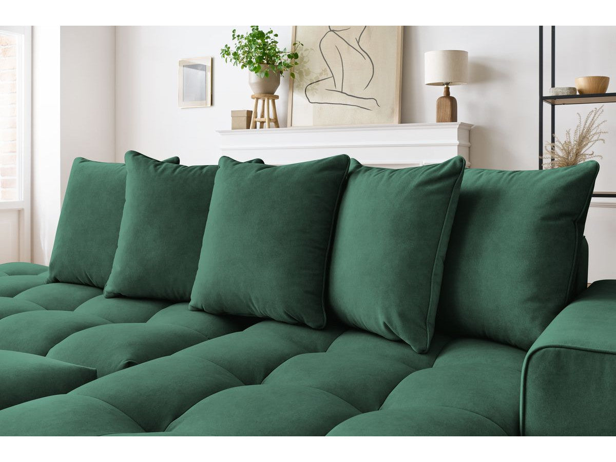 Kampinė sofa su pufu MONT-BLANC, veliūras, žalia svetainės interjere