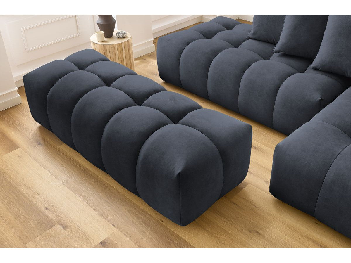 Kampinė sofa MONT-BLANC su pufu, veliūras, tamsiai mėlyna su pagalvėlėmis