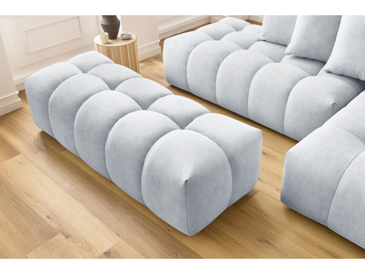 Kampinė sofa MONT-BLANC su pufu, veliūras, šviesiai pilka su pagalvėlėmis