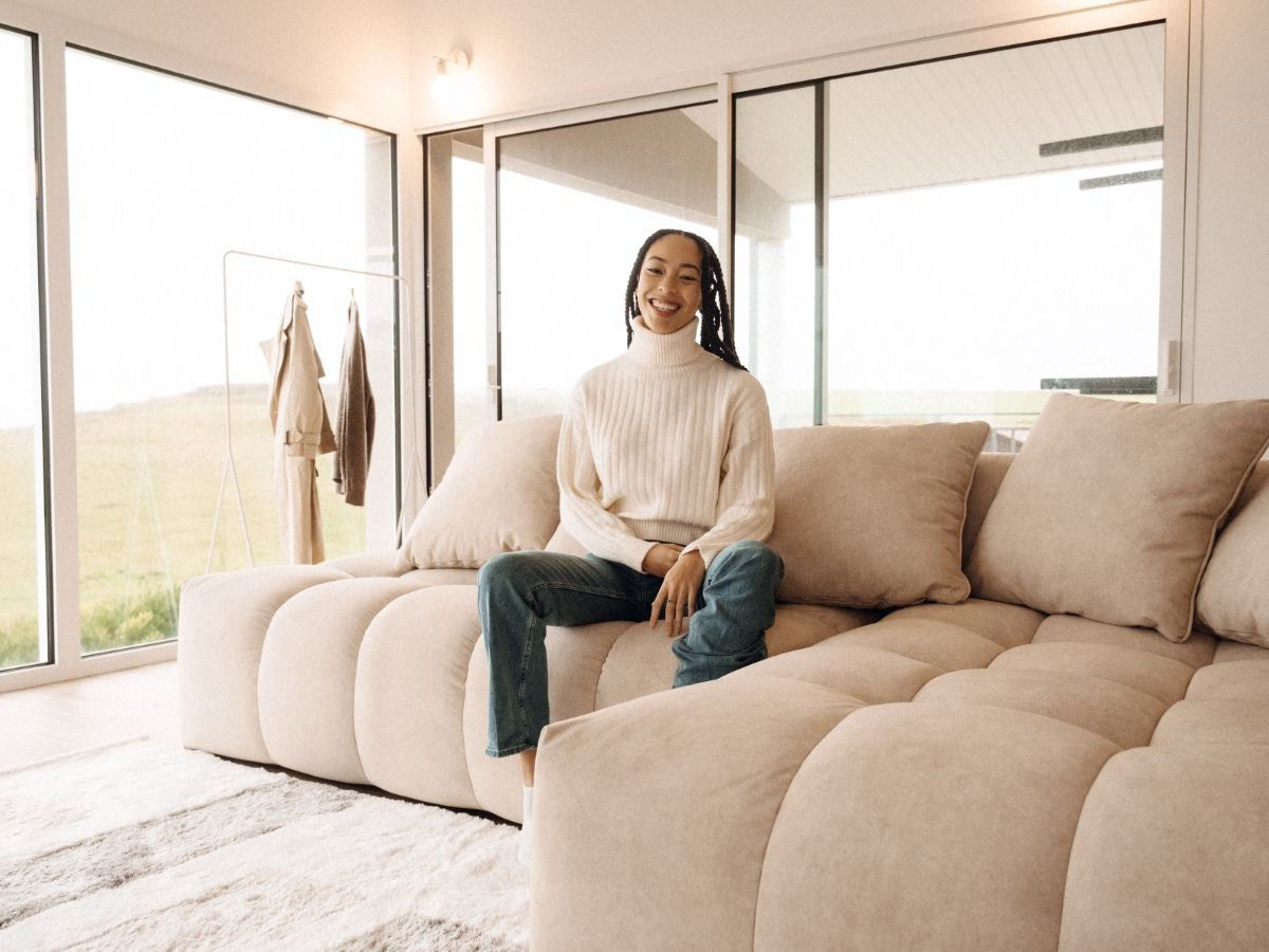 Kampinė sofa MONT-BLANC, veliūras, smėlinė vaizdas iš šono