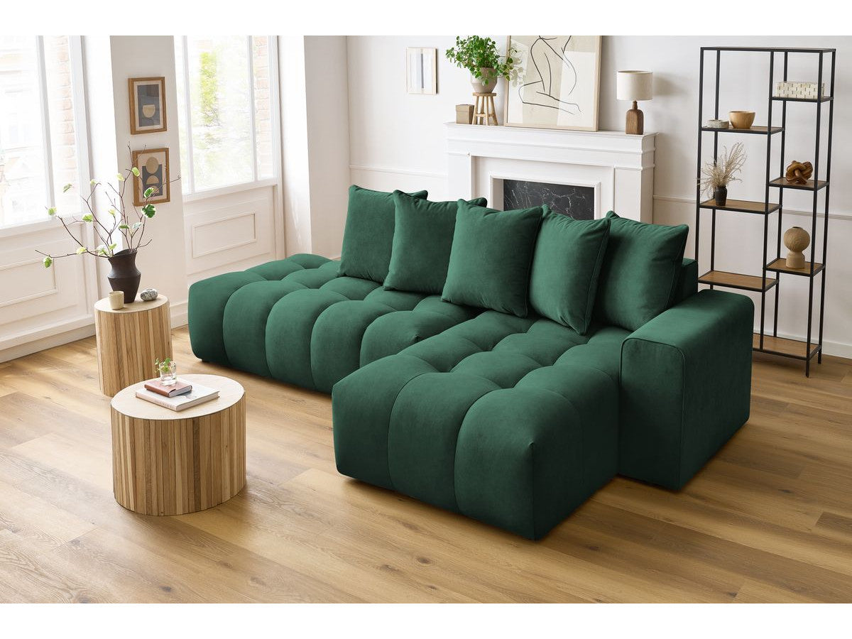 Kampinė sofa MONT-BLANC, veliūras, žalia svetainės interjere
