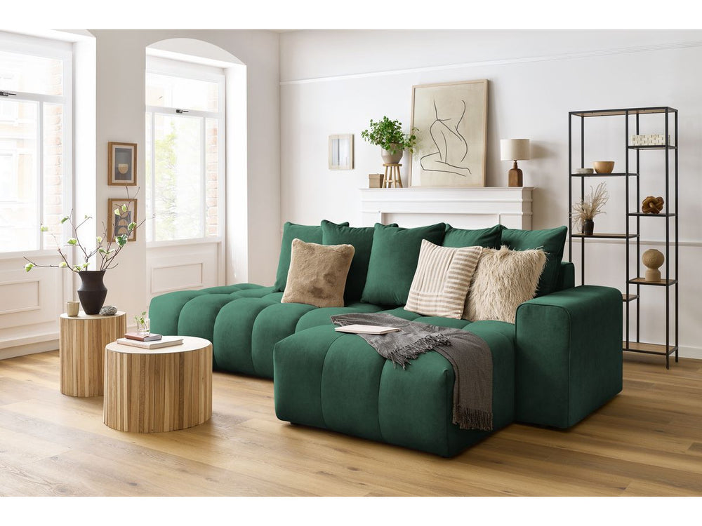 Kampinė sofa MONT-BLANC, veliūras, žalia šalia kavos staliuko
