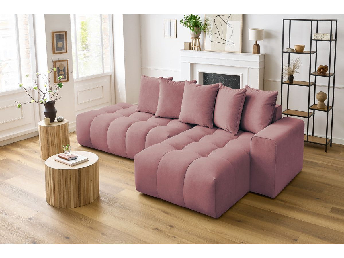 Kampinė sofa MONT-BLANC, veliūras, rožinė svetainės interjere
