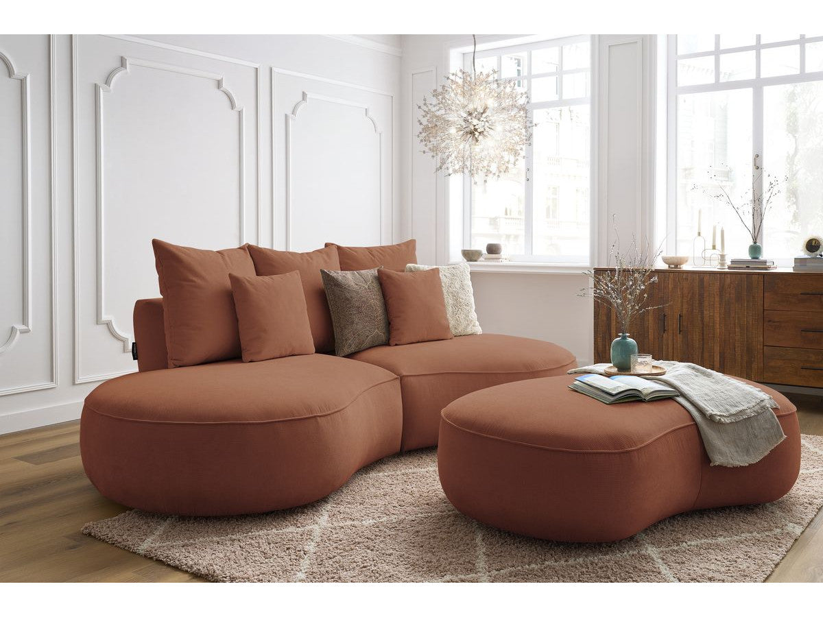 Sofa 3 vietų SAINT-GERMAIN su pufu, oranžinė moderniame interjere