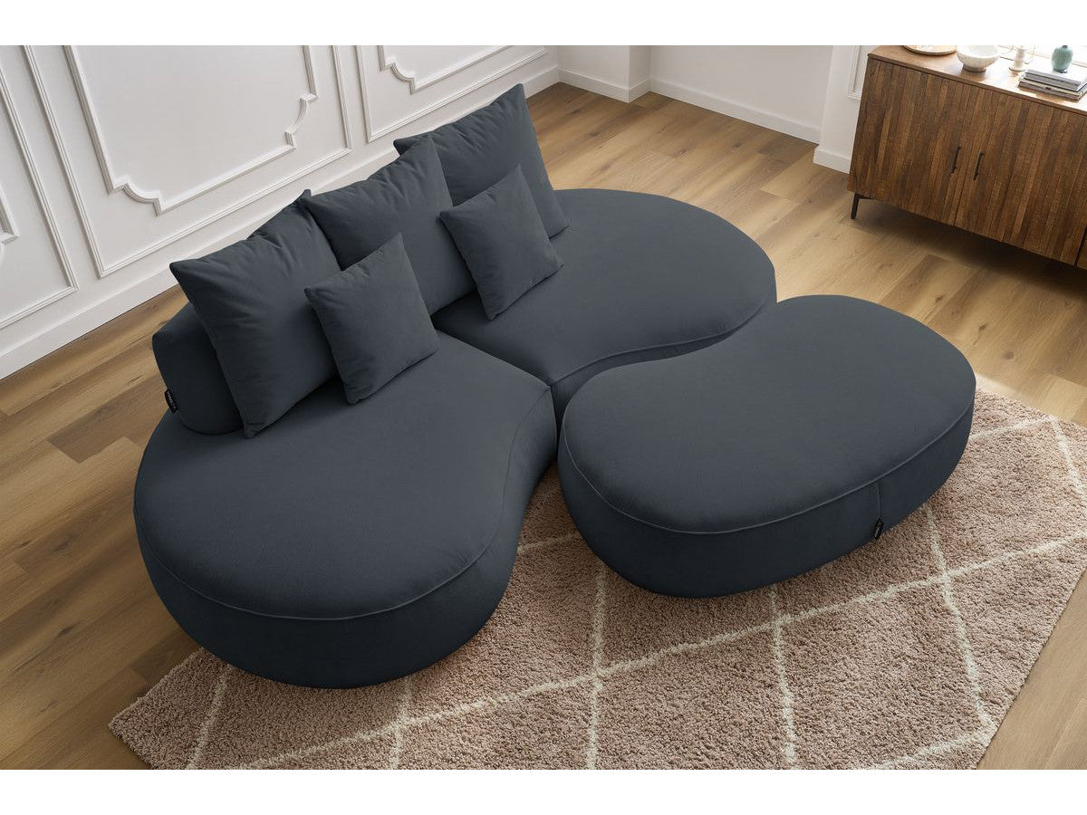 Sofa 3 vietų SAINT-GERMAIN su pufu, tamsiai pilka šalia kavos staliuko