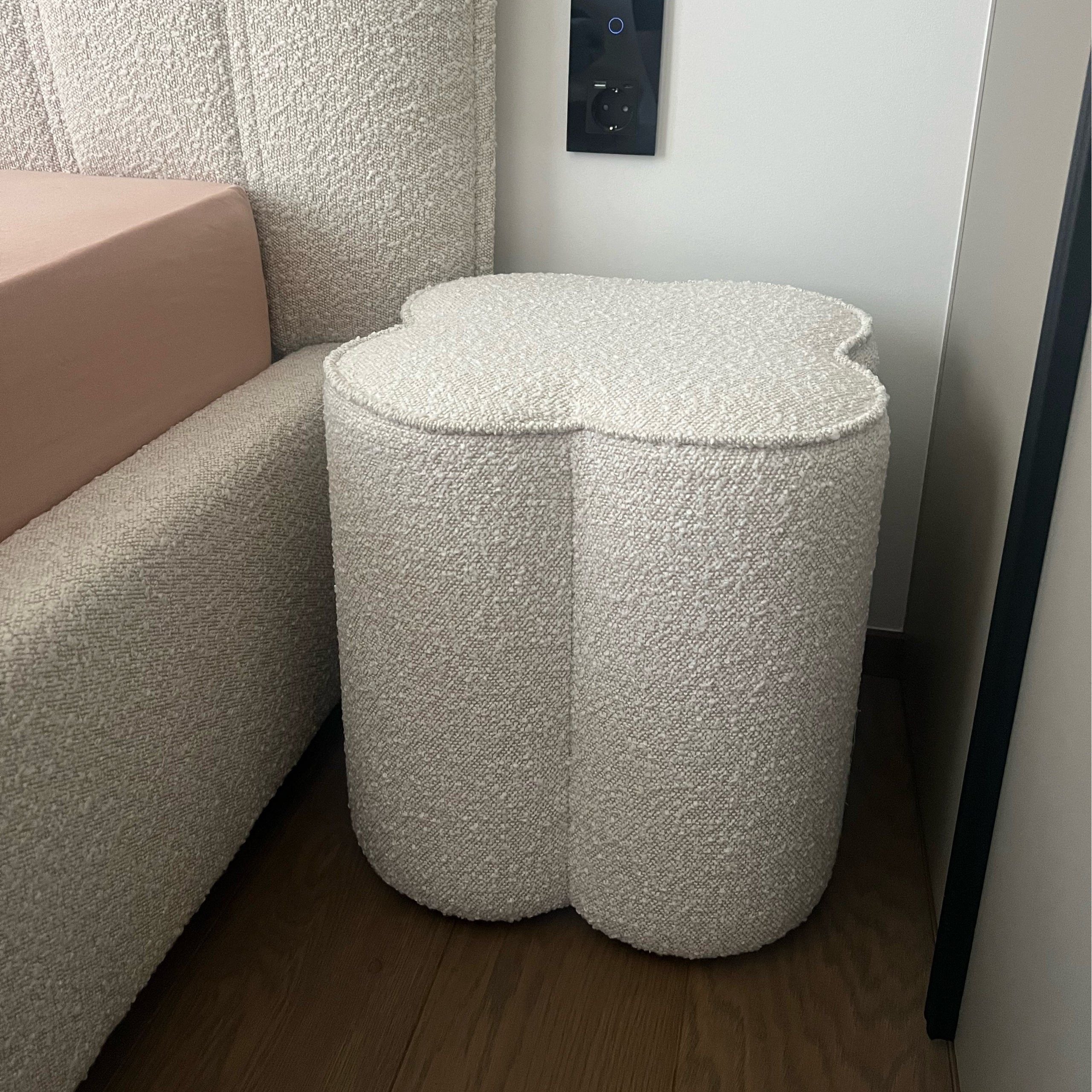 Pufas OINTA, balta spalva