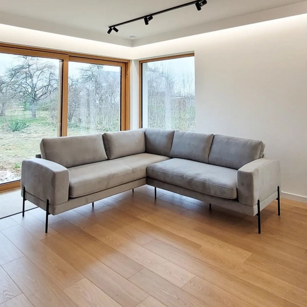 Kampinė sofa KARIN, smėlio pilka spalva