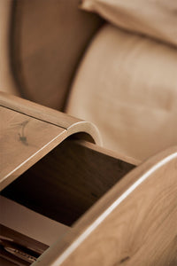 Mango medienos komoda CENEINO su 3 stalčiais moderniame interjere