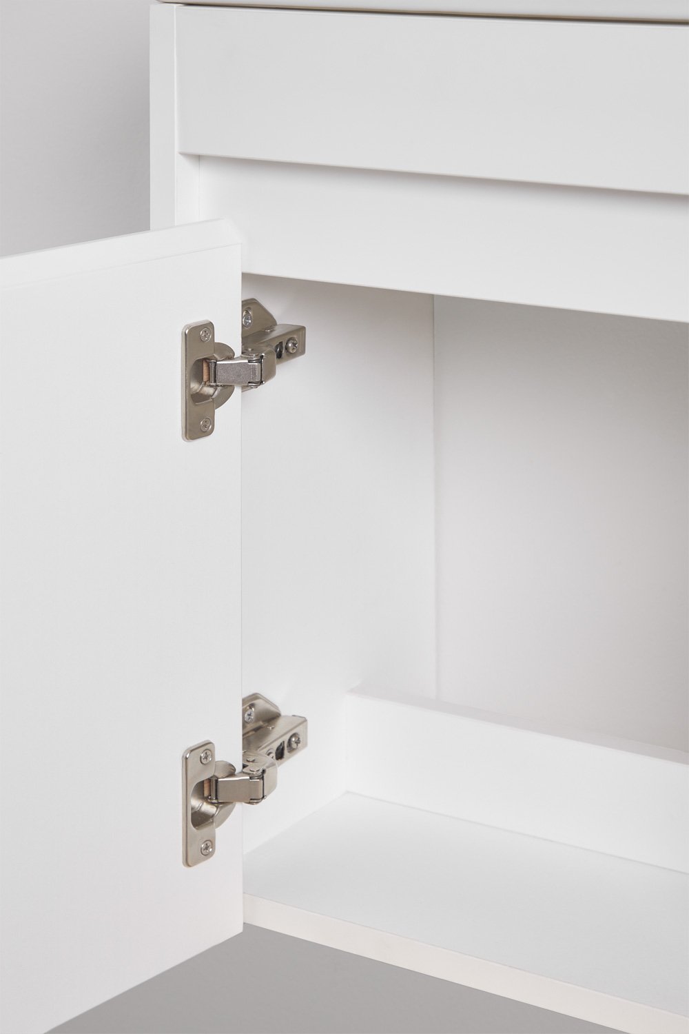 Vonios baldų komplektas VALUORA pakabinimo sprendimas interjere