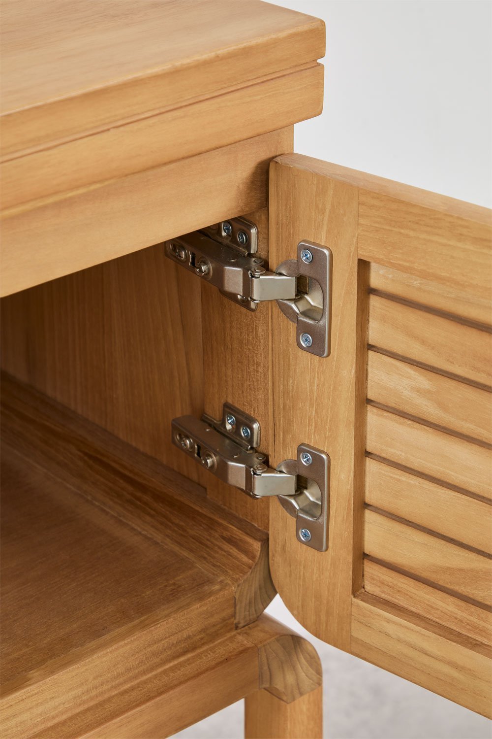 Minimalistinis vonios komplektas VEROERO su pakabinama spintele tvarkingai zonai