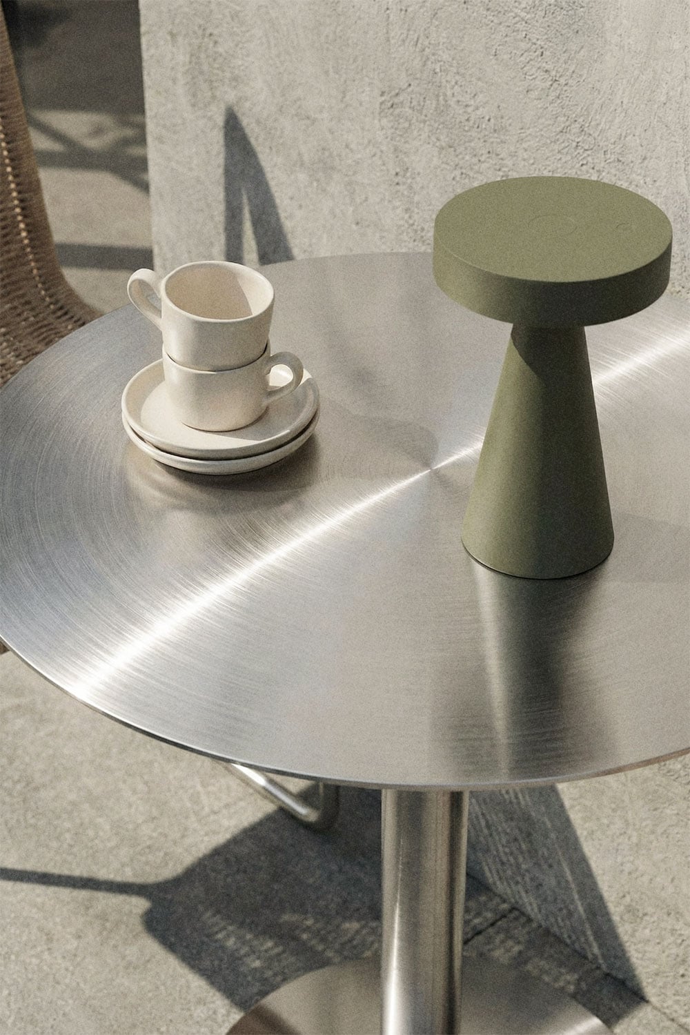 Round outdoor table XIREN, 1 option