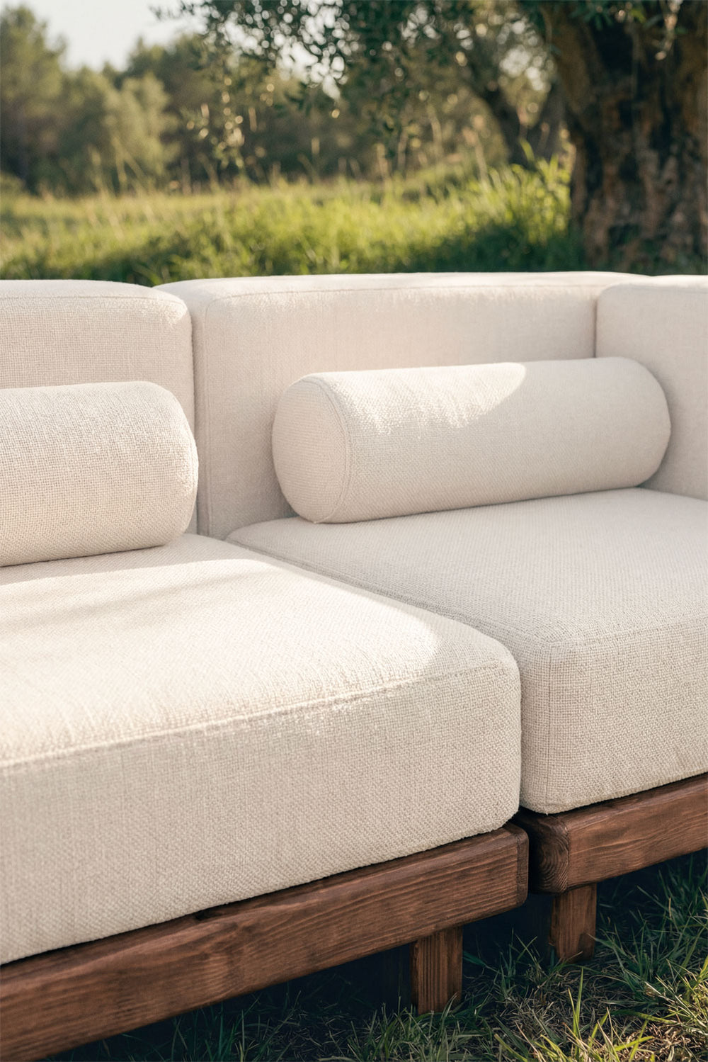Dvivietė lauko sofa KORKO su kampais ir staliuku, akacija