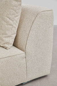Modulinė kampinė sofa KARDENA su dešiniuoju gultu ir pufu – interjere