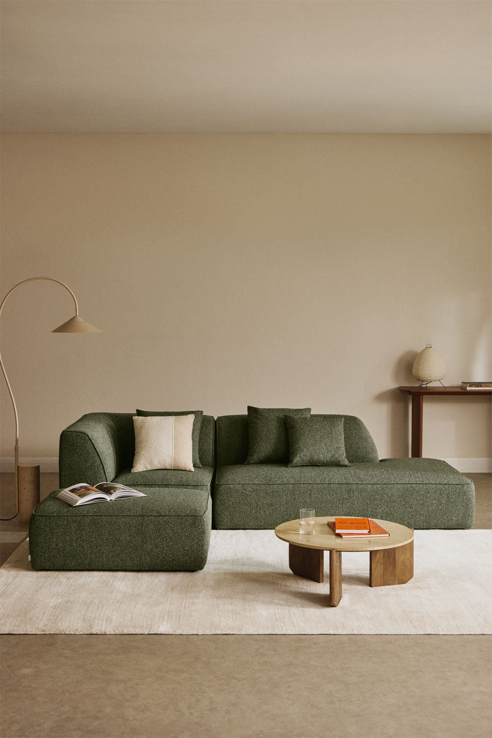Modulinė kampinė sofa KARDENA su dešiniuoju gultu ir pufu – vaizdas iš viršaus
