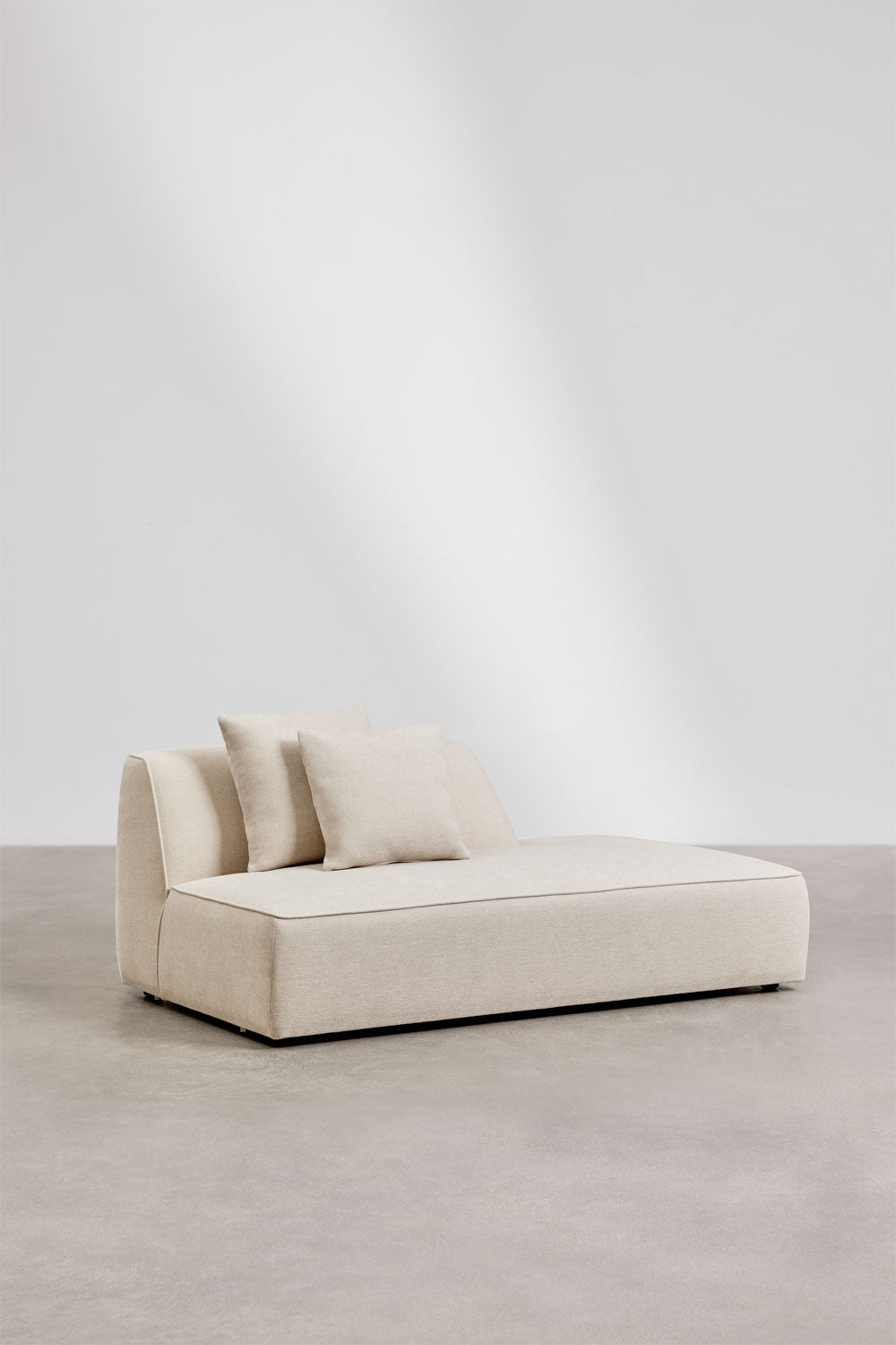 Modulinė kampinė sofa KARDENA su dešiniuoju gultu ir pufu – fragmento vaizdas