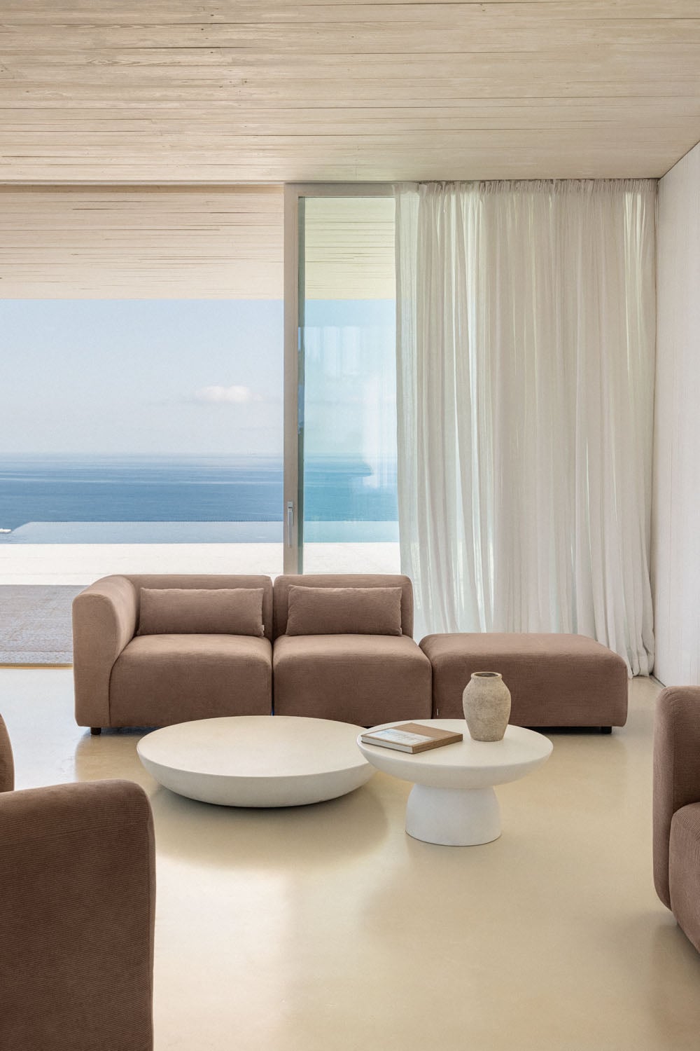 Kampinė sofa FOGLERA, šenilo, kupranugario spalva