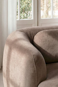 Modulinė sofa KOKETERA moderniame svetainės interjere