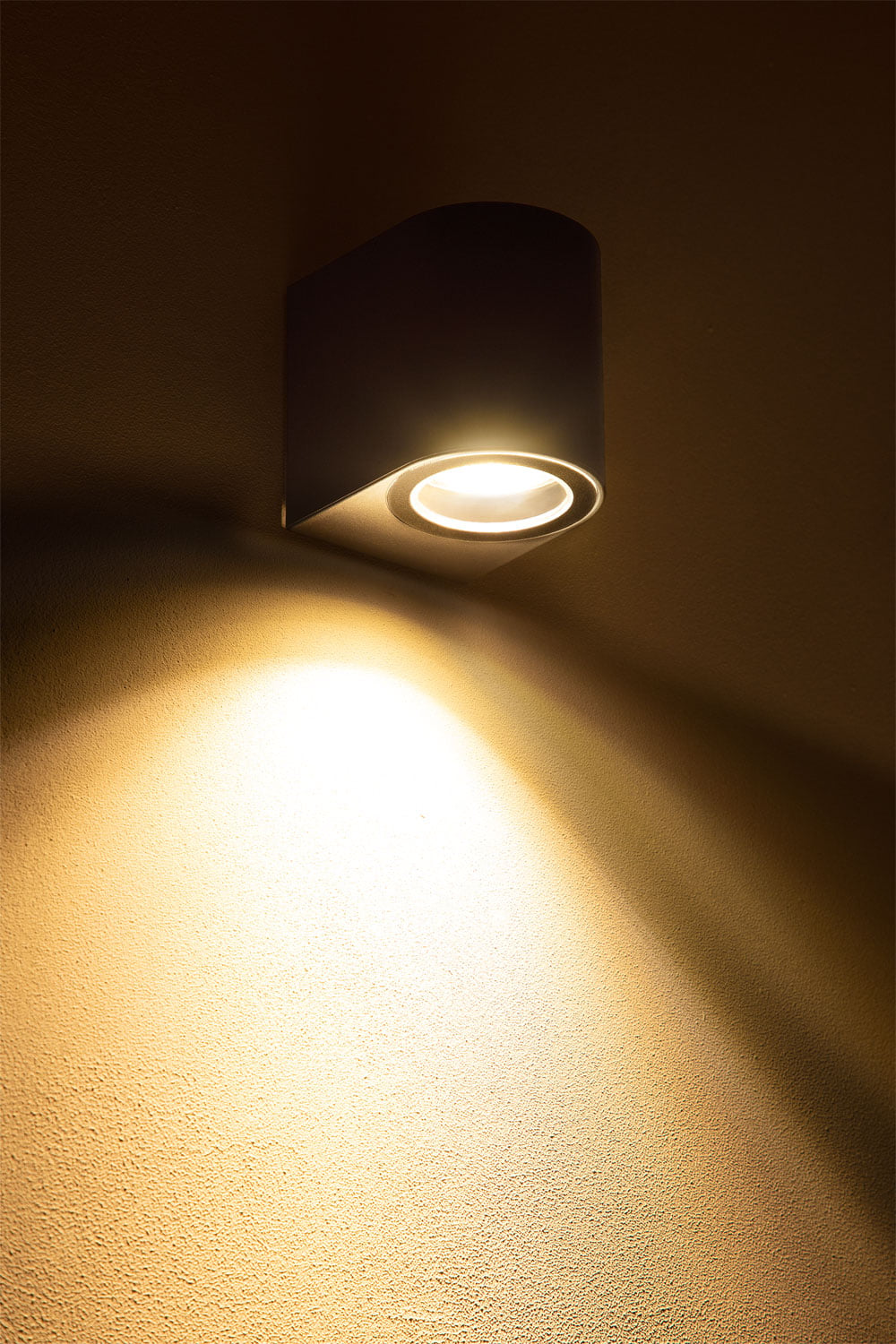 Āra sienas lampa XILVEN, melna, cilindriska