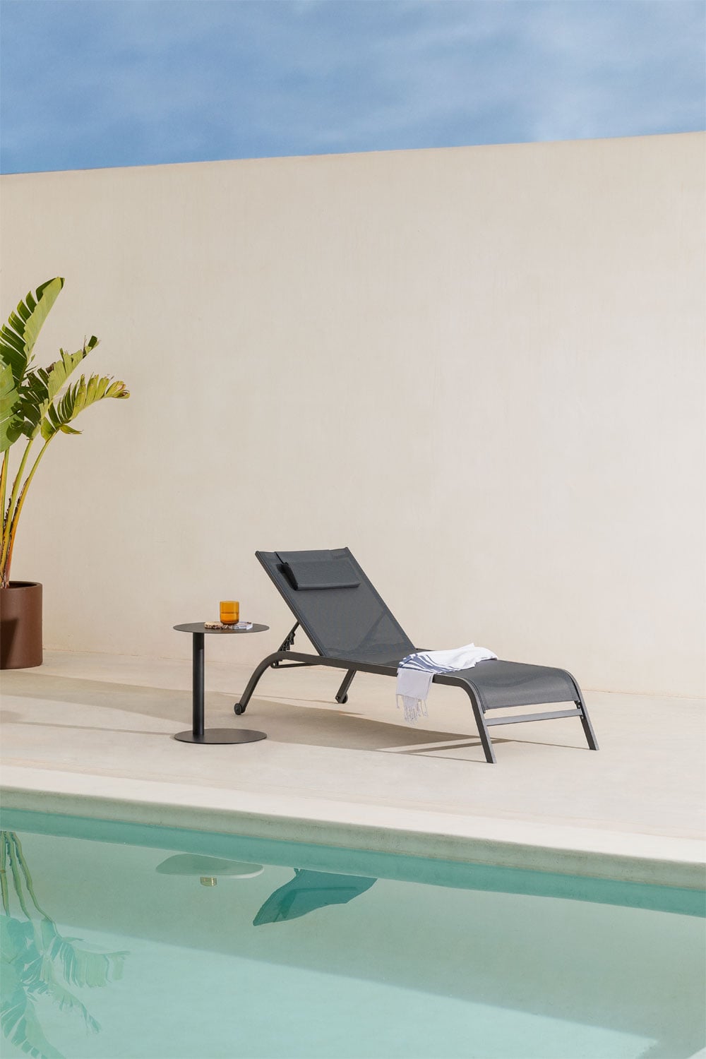 Outdoor lounger THERYS, graphite grey