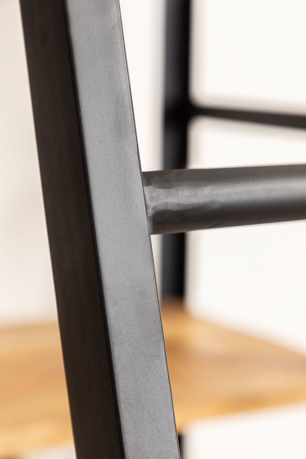 Knygų lentyna UAJNA metalinio rėmo detalė