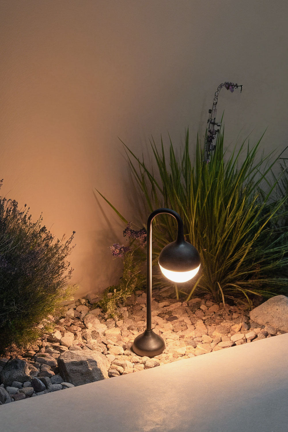 Āra LED lampa UVERON, melna