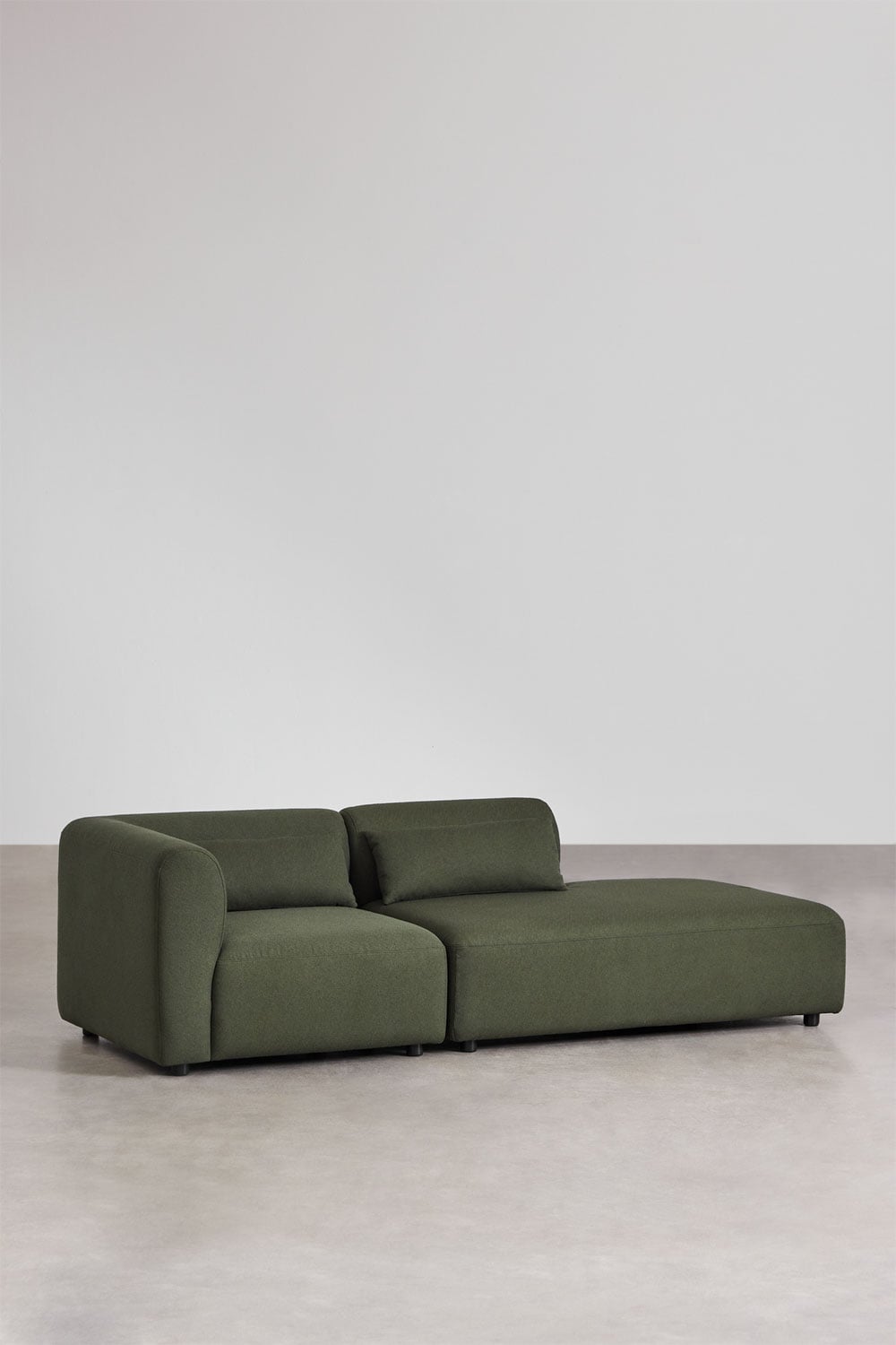Kampinė sofa FOGLERA – bendras vaizdas, šalavijo žalia šenilo