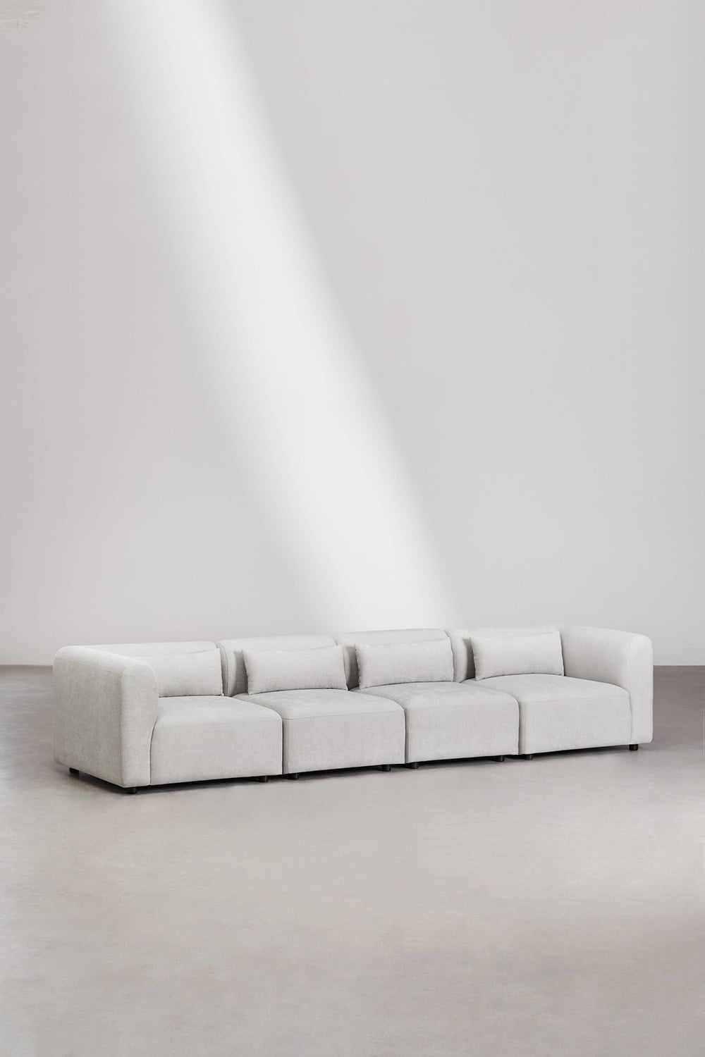 Sofa FOGLERA baltame fone, šviesiai pilka šenilo