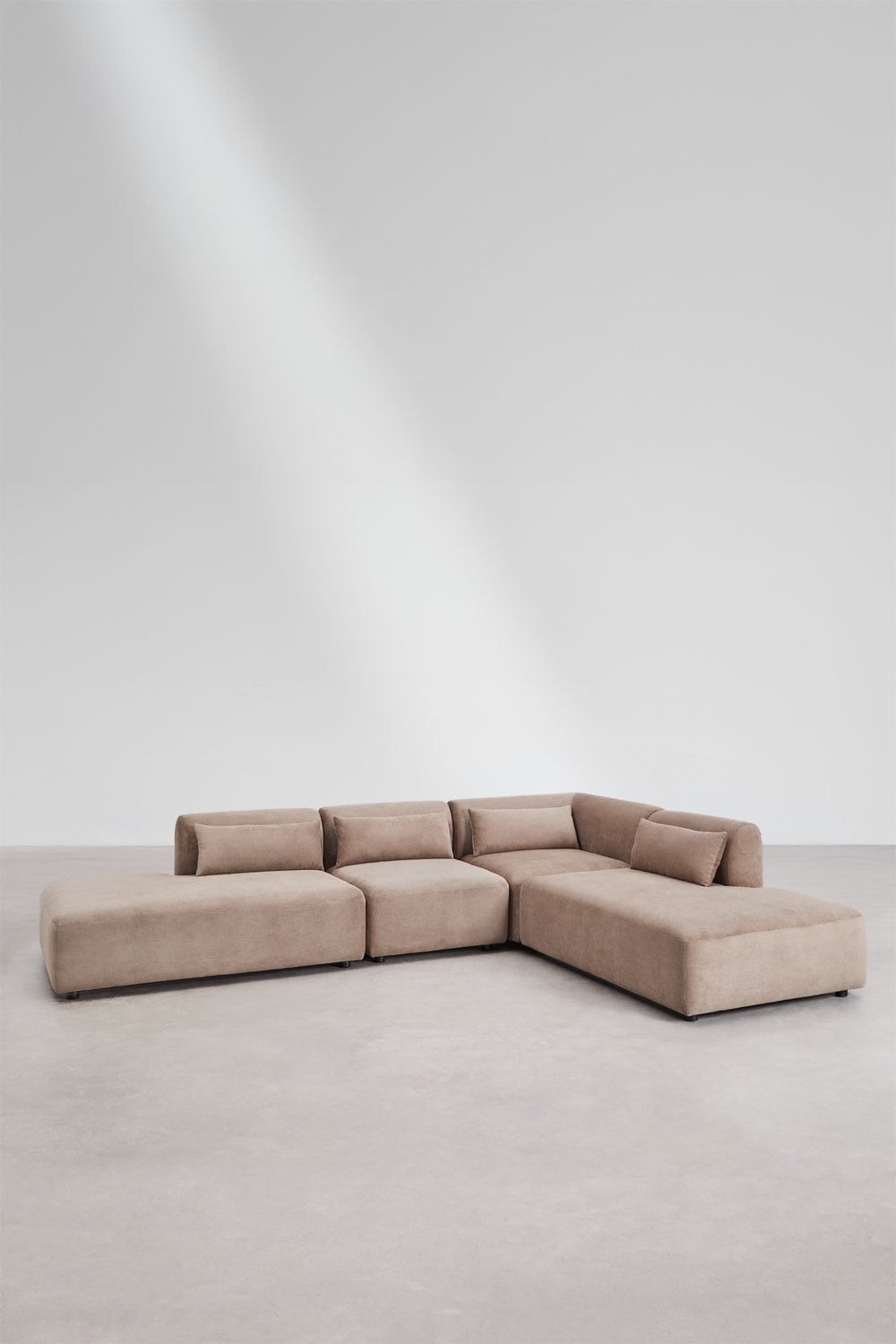 Kampinė sofa FOGLERA visu dydžiu, kupranugario šenilo