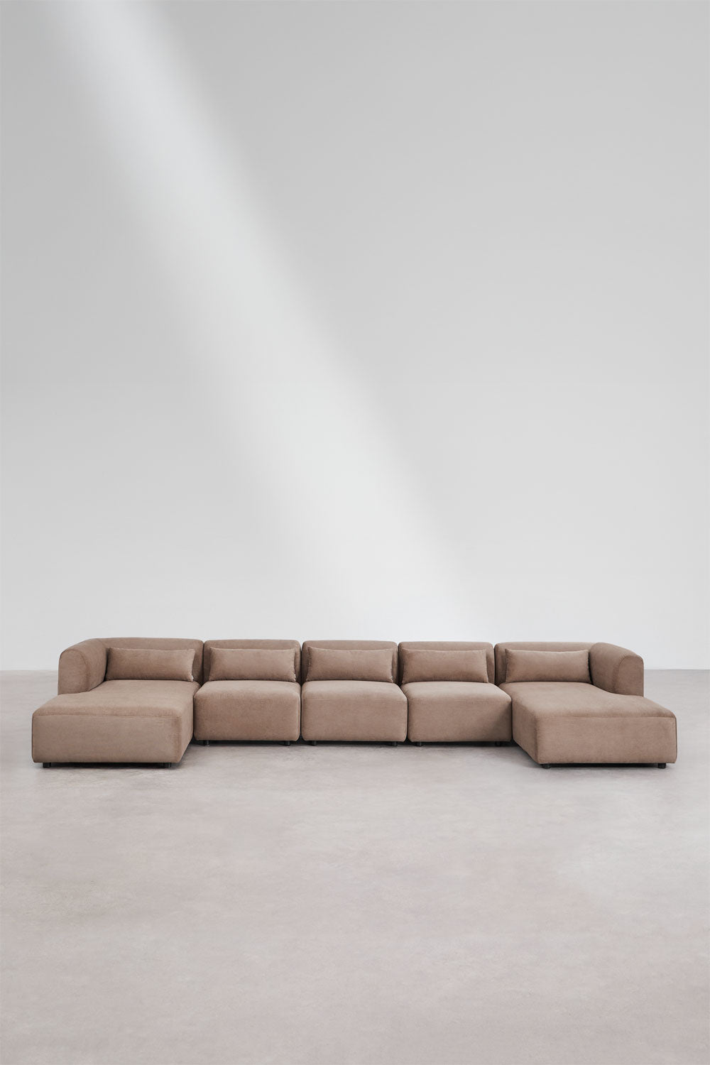 Sofa FOGLERA su 2 pufais – interjere