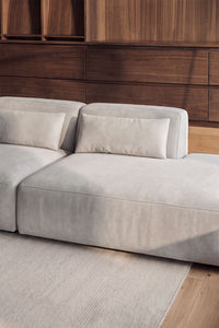 Kampinė sofa FOGLERA jaukiame svetainės interjere