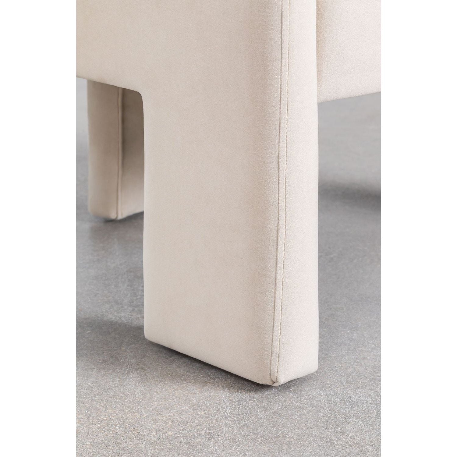 Aksominis fotelis KASTIA, natūralus