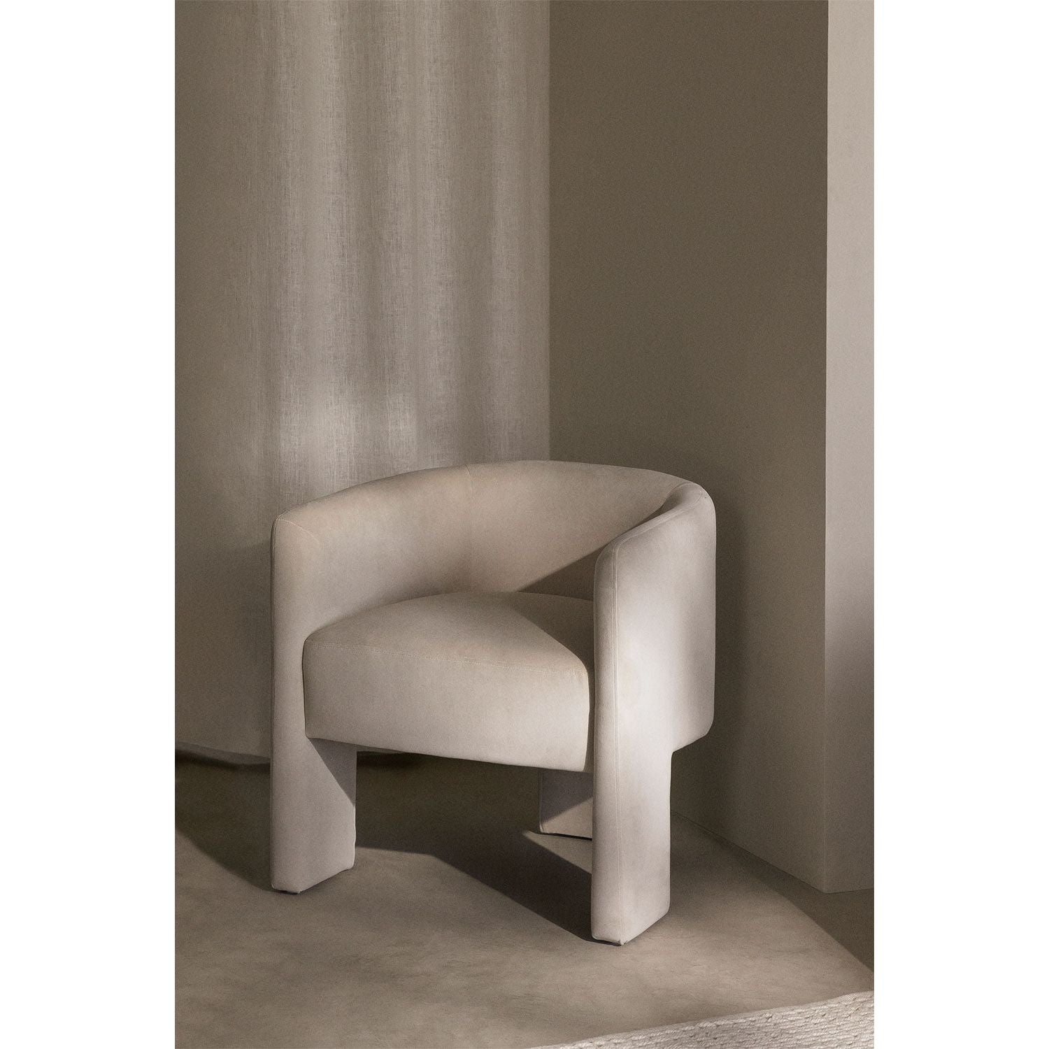 Aksominis fotelis KASTIA, natūralus