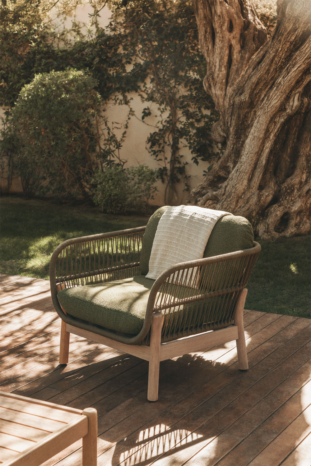 Armchair ACACIA, acacia (2 variations)