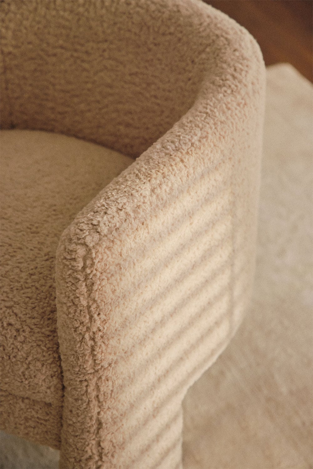 Armchair DORAORA, faux fur