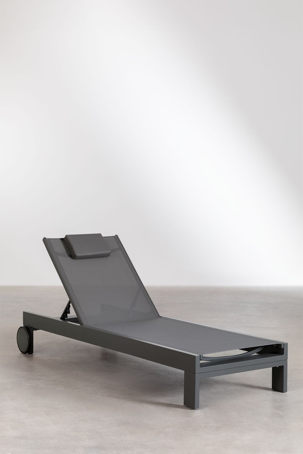SOLARA Aluminum Outdoor Lounger, Graphite Grey