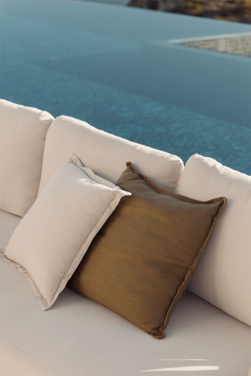 Lauko sofa TEVARY, trivietė, pinto dizaino, kreminė