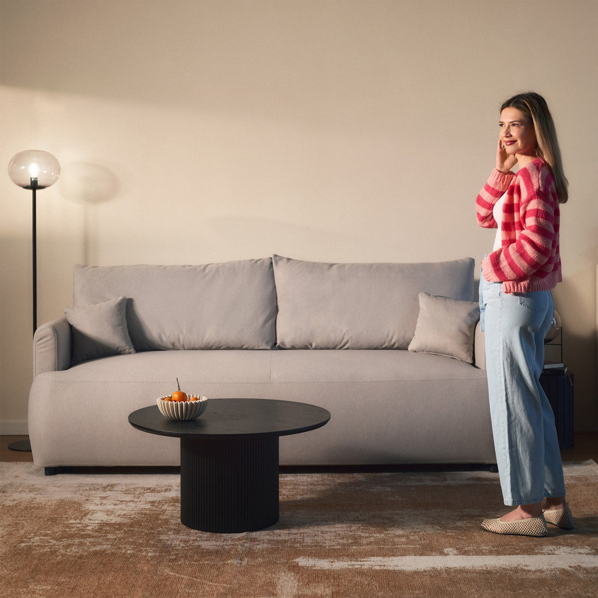 Sofos-lovos CORMAC mini apatinio rėmo detalė
