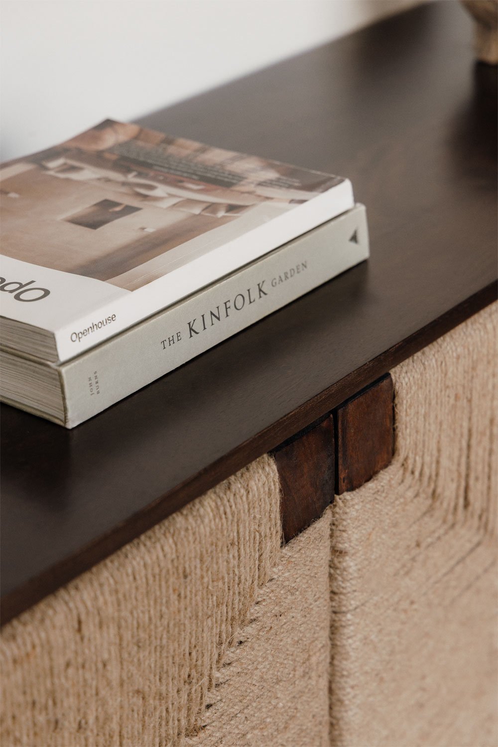 Komoda EVUTI su jutės durimis