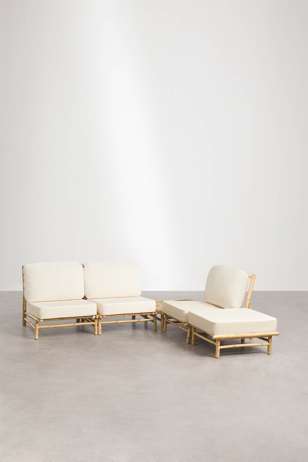 Komplektas BAMBUS, trivietė sofa, pufas ir staliukas, baltas