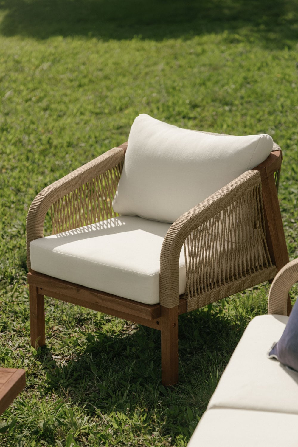 Komplektas DEXTER, sofa, 2 foteliai ir staliukas, balta (1 var.)
