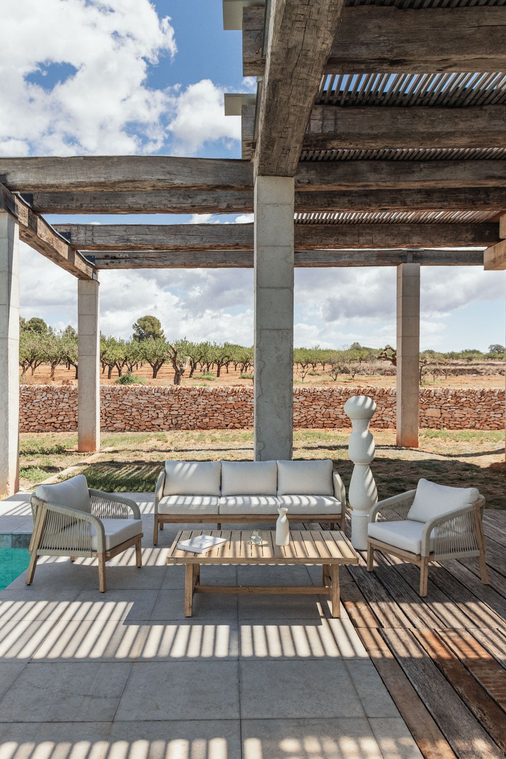 Komplektas DEXTER, sofa, 2 foteliai ir staliukas, balta (2 var.)