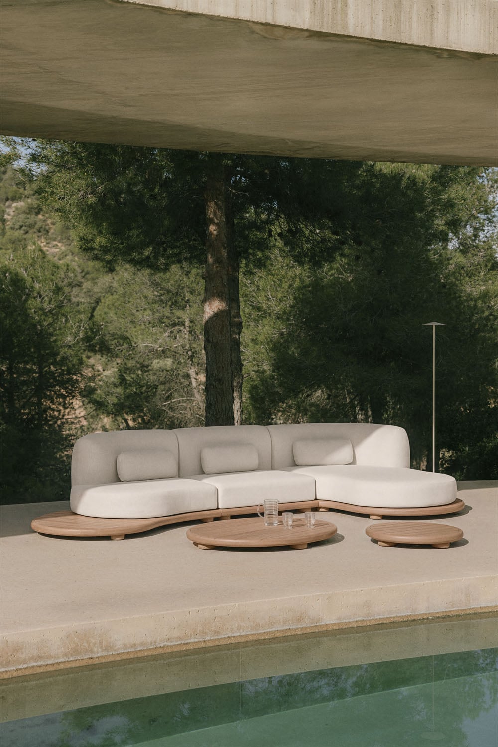 Komplektas NEXO, sofa su šezlongu ir 2 staliukai