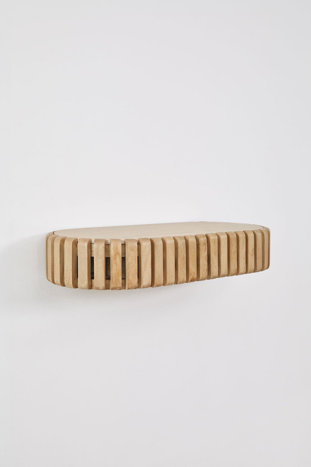Modulinė kampinė sofa MERIDENA sagų dekoro detalė