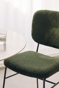 Valgomojo kėdė MILERA minimalistiniame valgomojo interjere
