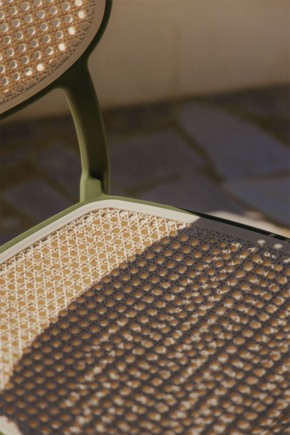 Outdoor chair OQUERCO without armrests, olive green