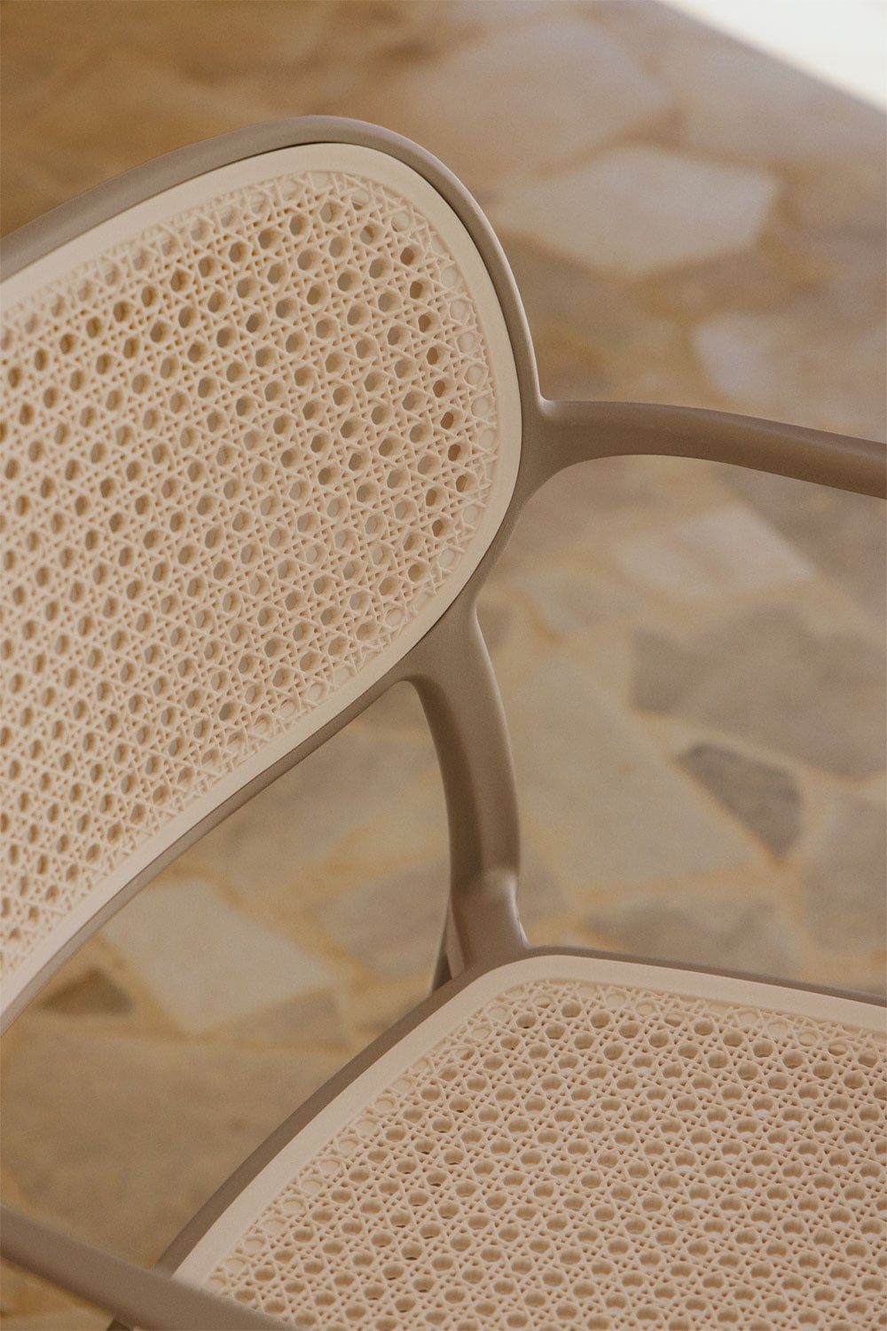 OQUERCO outdoor chair with armrests, mocha brown