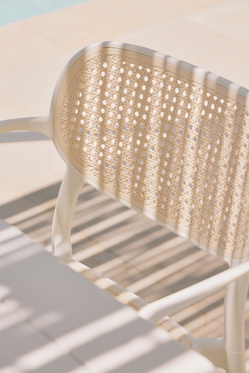Outdoor chair OQUERCO with armrests, white