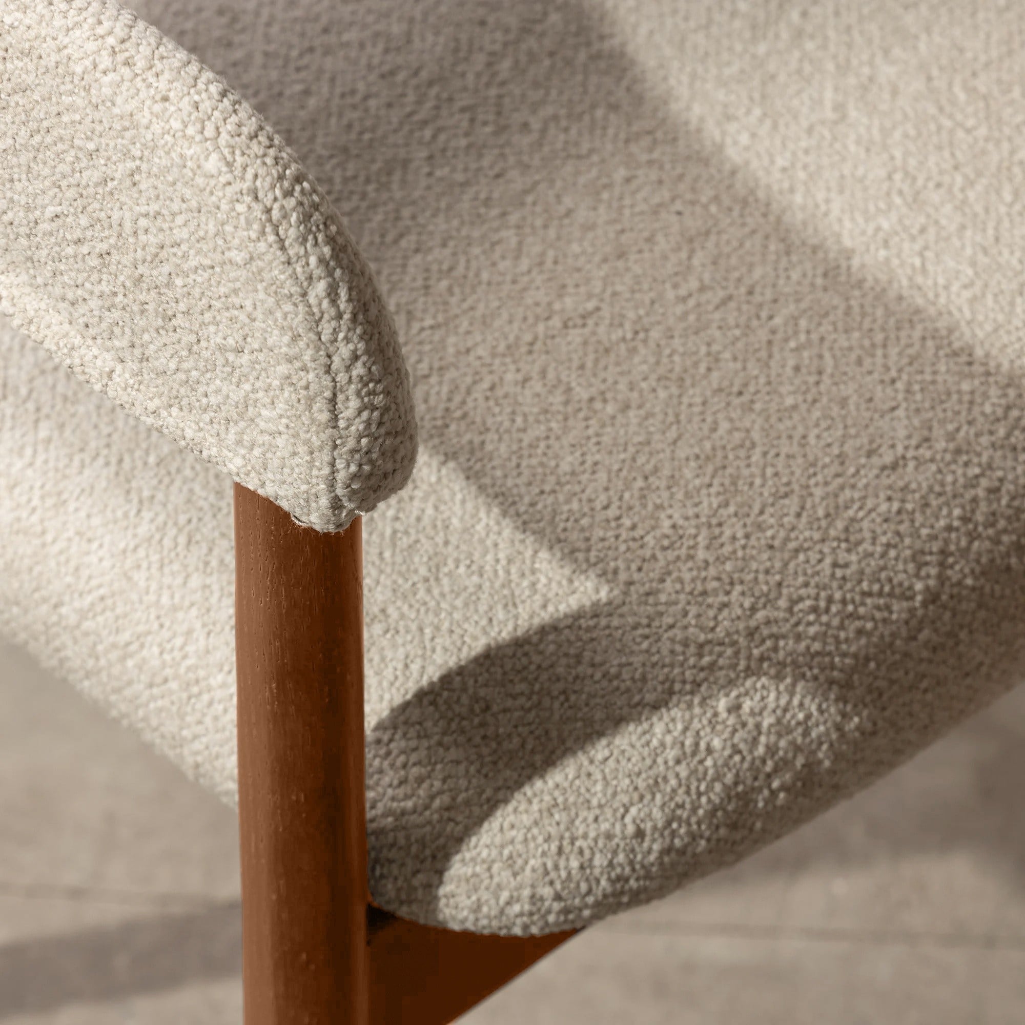 Chair VOLUTE, boucle, sand/light walnut