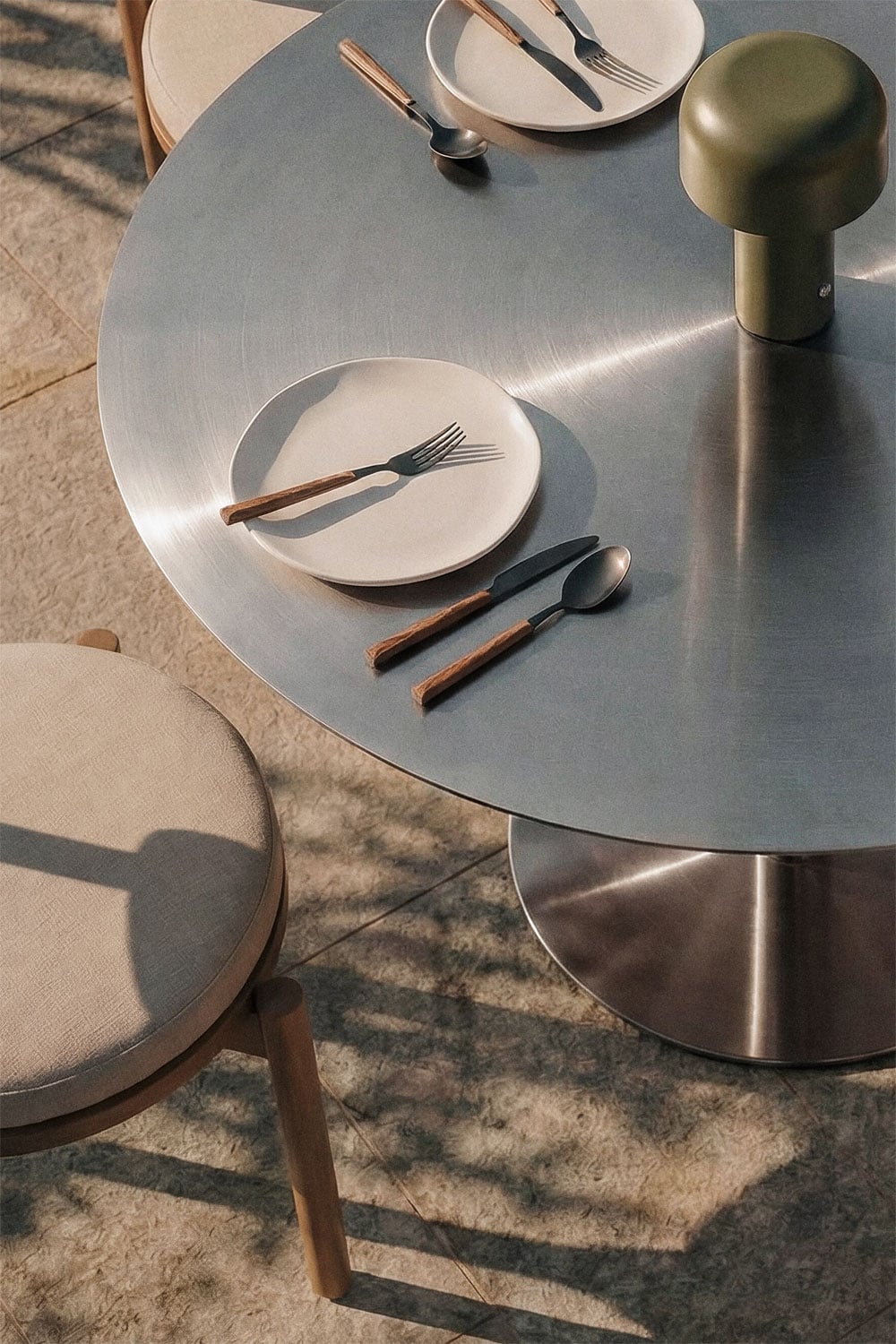 Round outdoor table Xiren, option 2